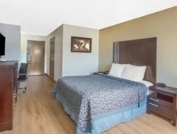 Hotel Days By Wyndham Le Roy/bloomington Southeast