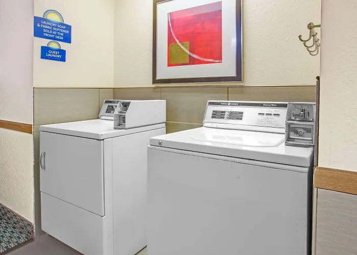 Hotel Days By Wyndham Le Roy/bloomington Southeast