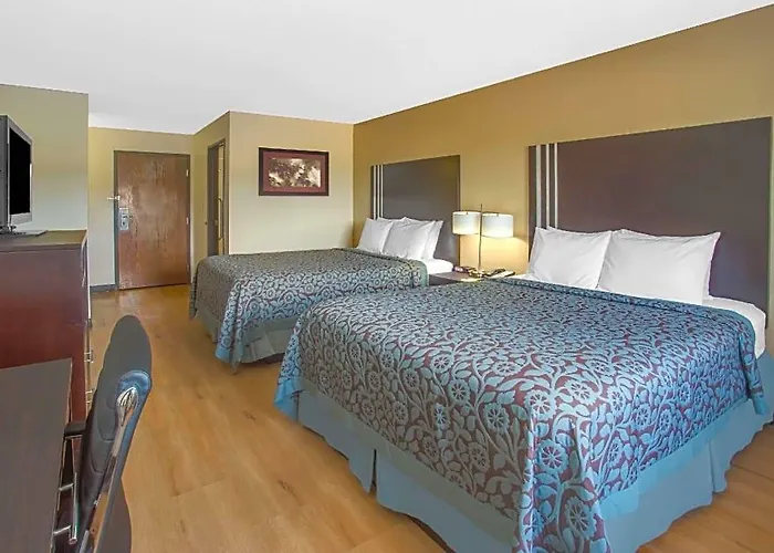 Days By Wyndham Le Roy/bloomington Southeast 2*