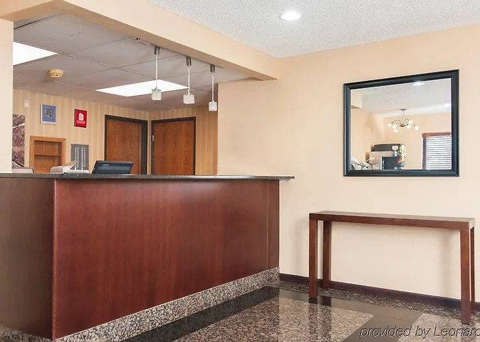 Hotel Days By Wyndham Le Roy/bloomington Southeast 2*