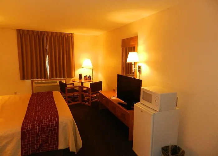 Hotel Days By Wyndham Le Roy/bloomington Southeast 2*