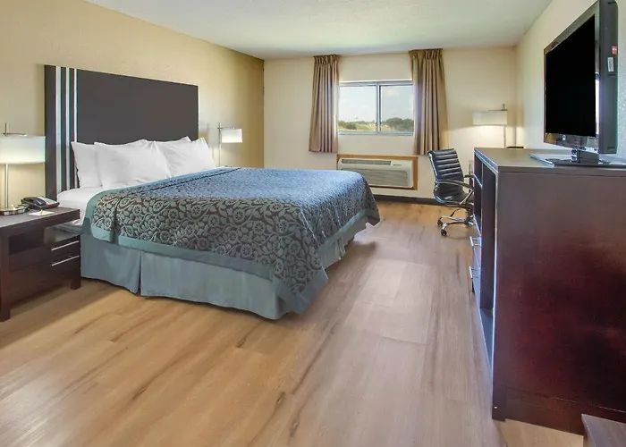 Hotel Days By Wyndham Le Roy/bloomington Southeast 2*